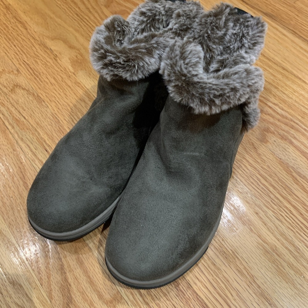 Clarks Cloudsteppers‎ Booties Womens 8 Faux Fur Slip-On Boots Gray EUC